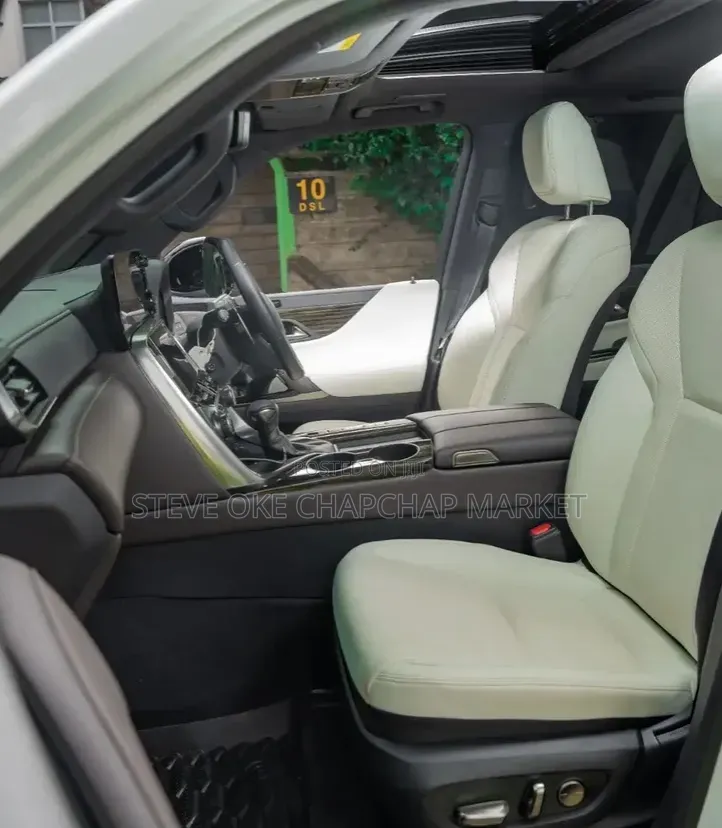 Lexus LX 2022 White