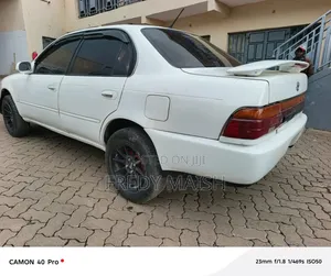 Toyota Corolla 1997 White