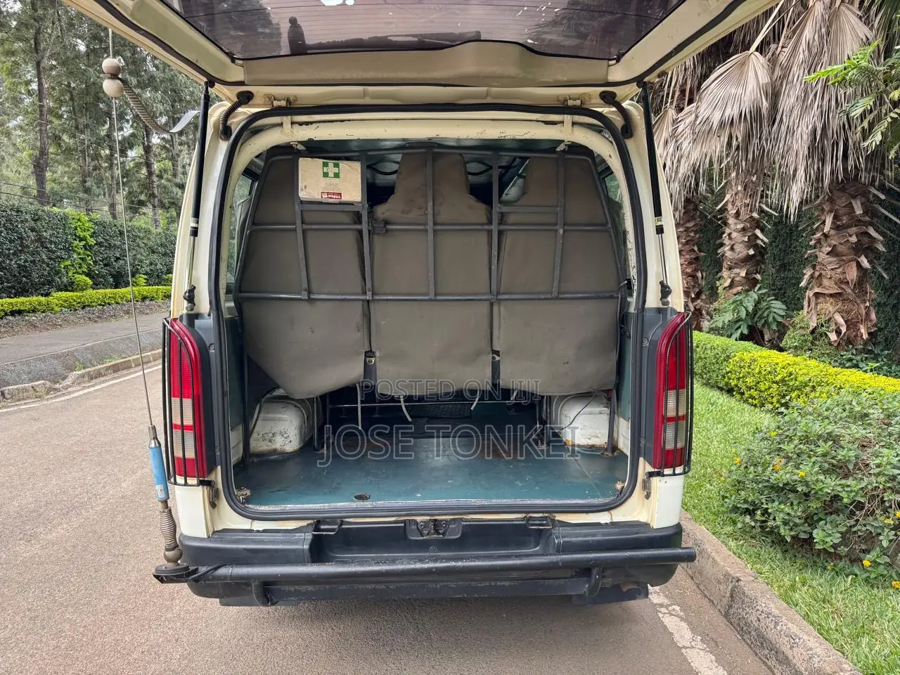 Toyota HiAce 2012 White