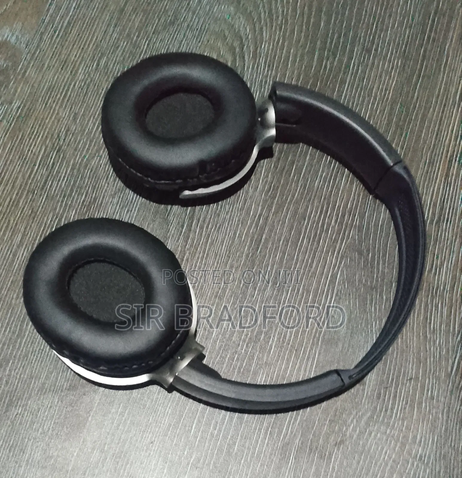 JBL Wireless Over-Ear Headphones