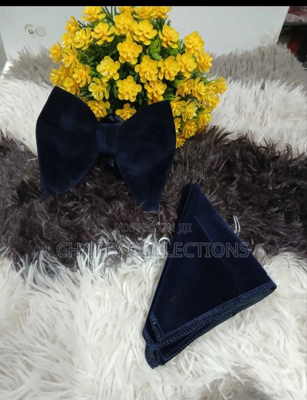 Black Velvet Unisex Bow Tie With Pockets Square - thumbnail 2