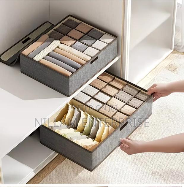 17 Grid Sock Underwear Storage Box With Lid - main view