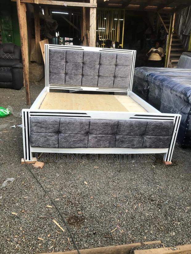 Mocket Bed Gray With White Frames