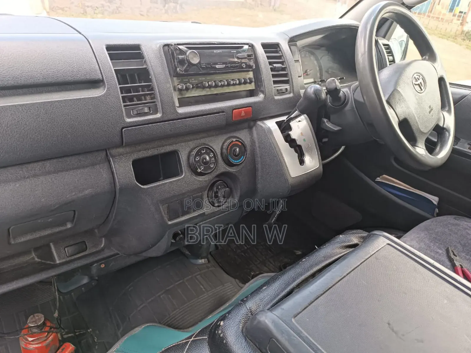 Toyota HiAce 2015 Beige