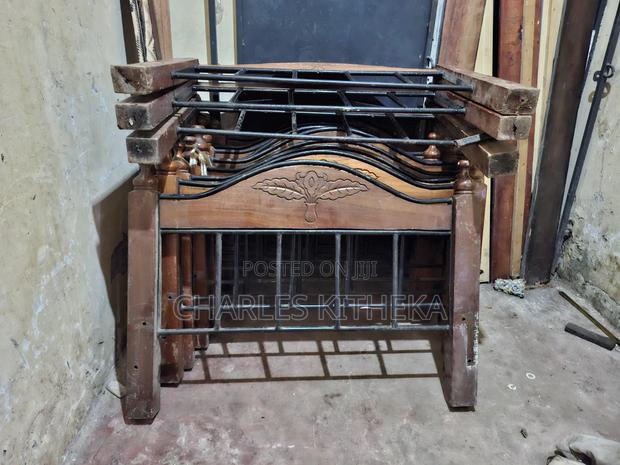 Beds Mahogany and Metal - thumbnail 2