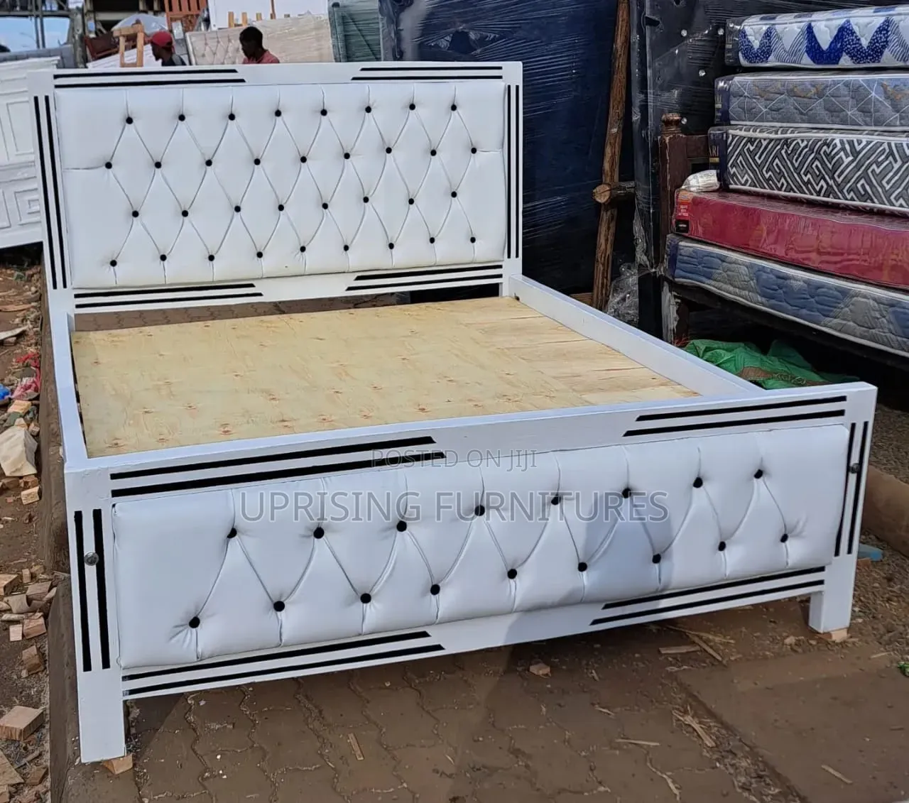Mocket Bed White 5by 6