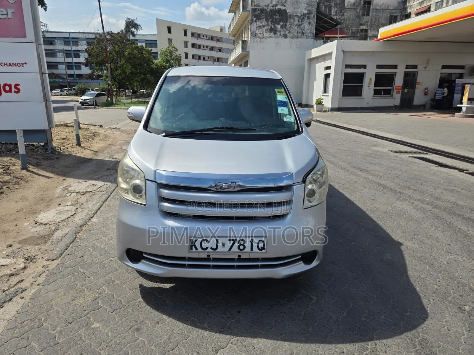 Toyota Noah 2010 Silver