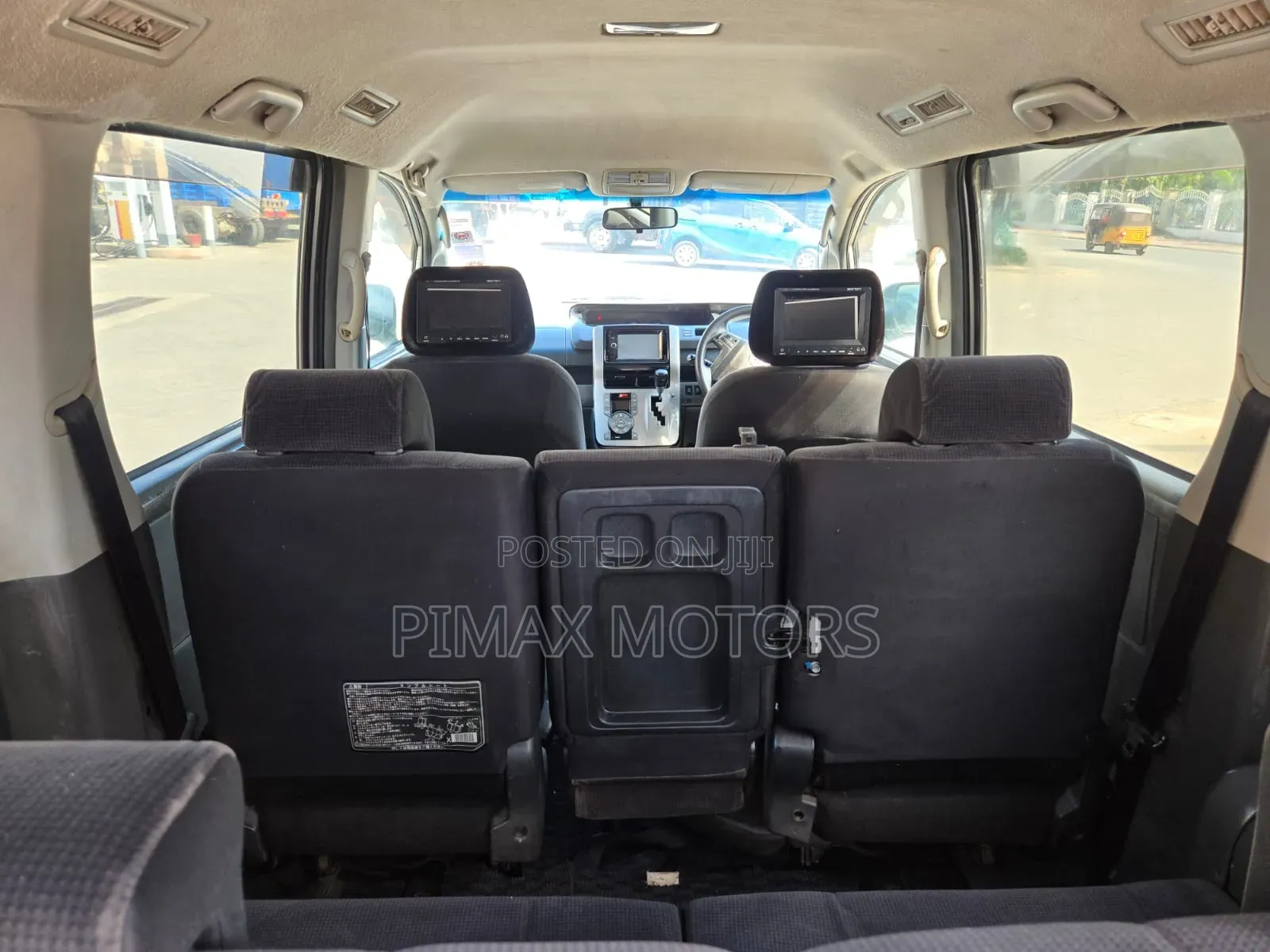 Toyota Noah 2010 Silver