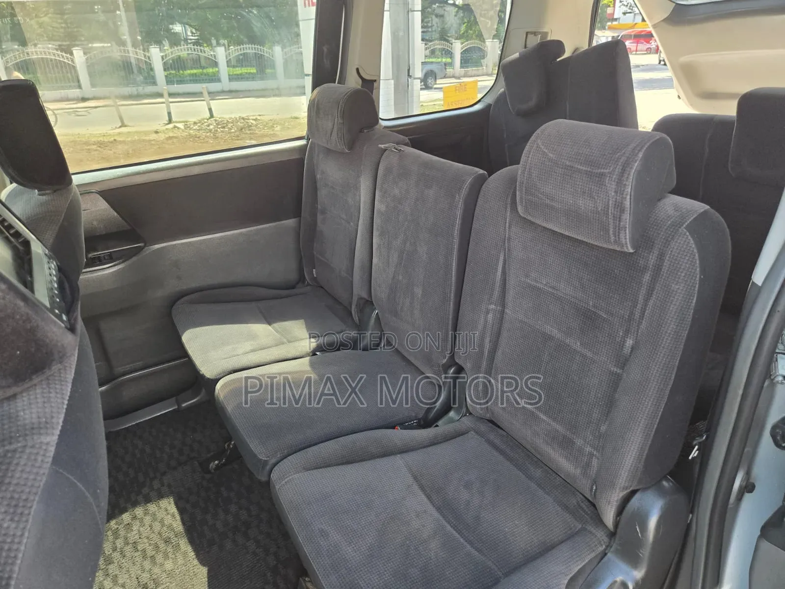 Toyota Noah 2010 Silver