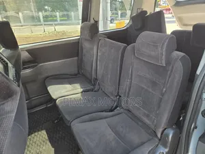 Toyota Noah 2010 Silver