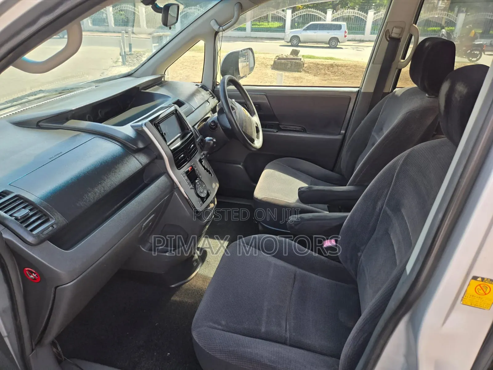 Toyota Noah 2010 Silver