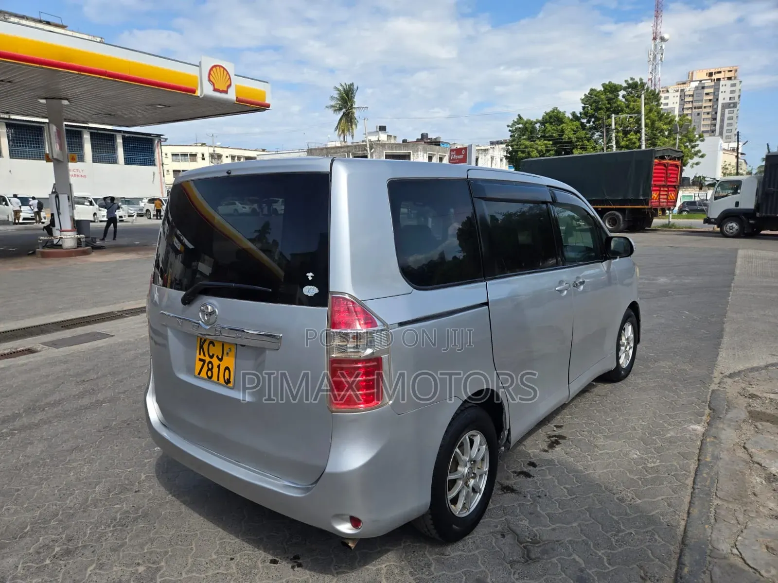 Toyota Noah 2010 Silver