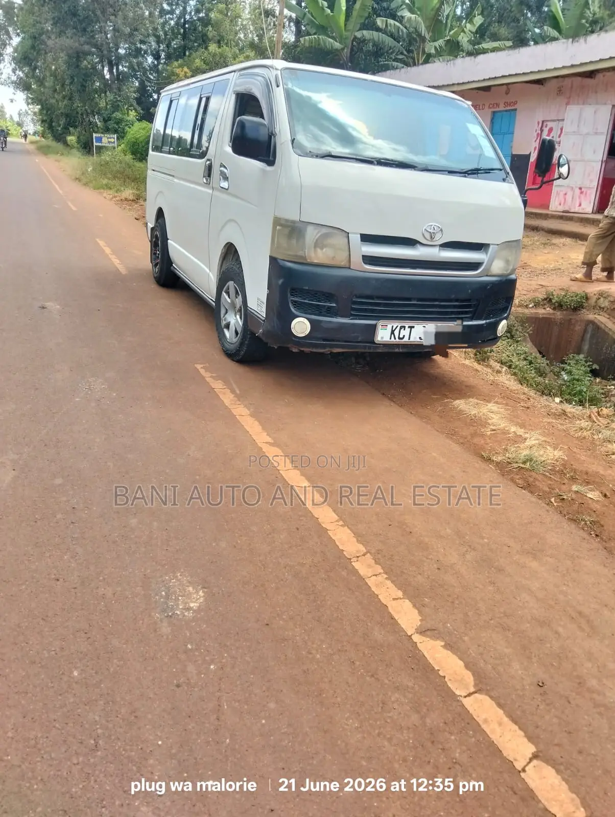 Toyota HiAce 2011 White