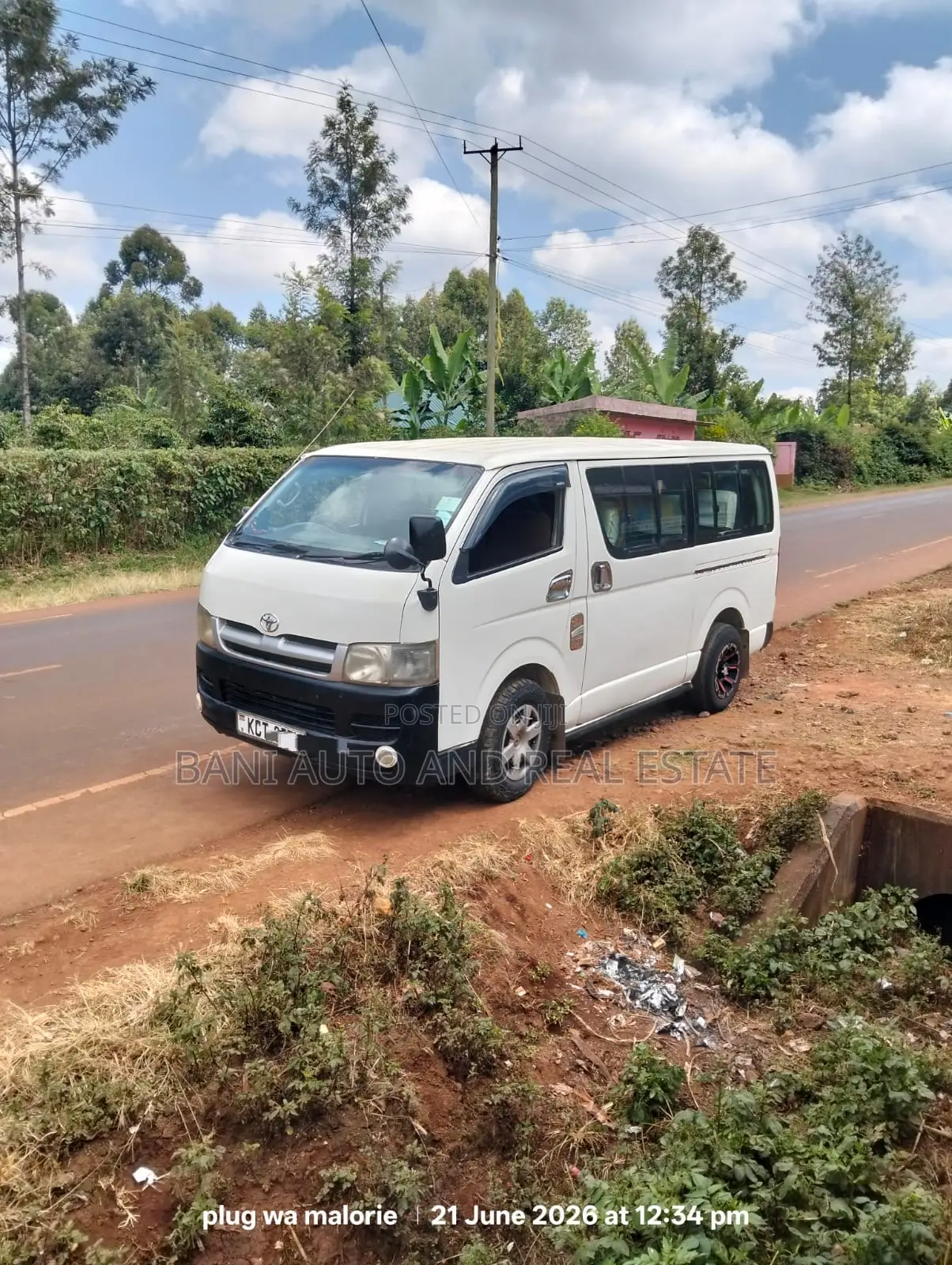 Toyota HiAce 2011 White