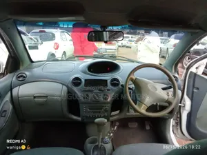 Toyota Vitz 2000 White