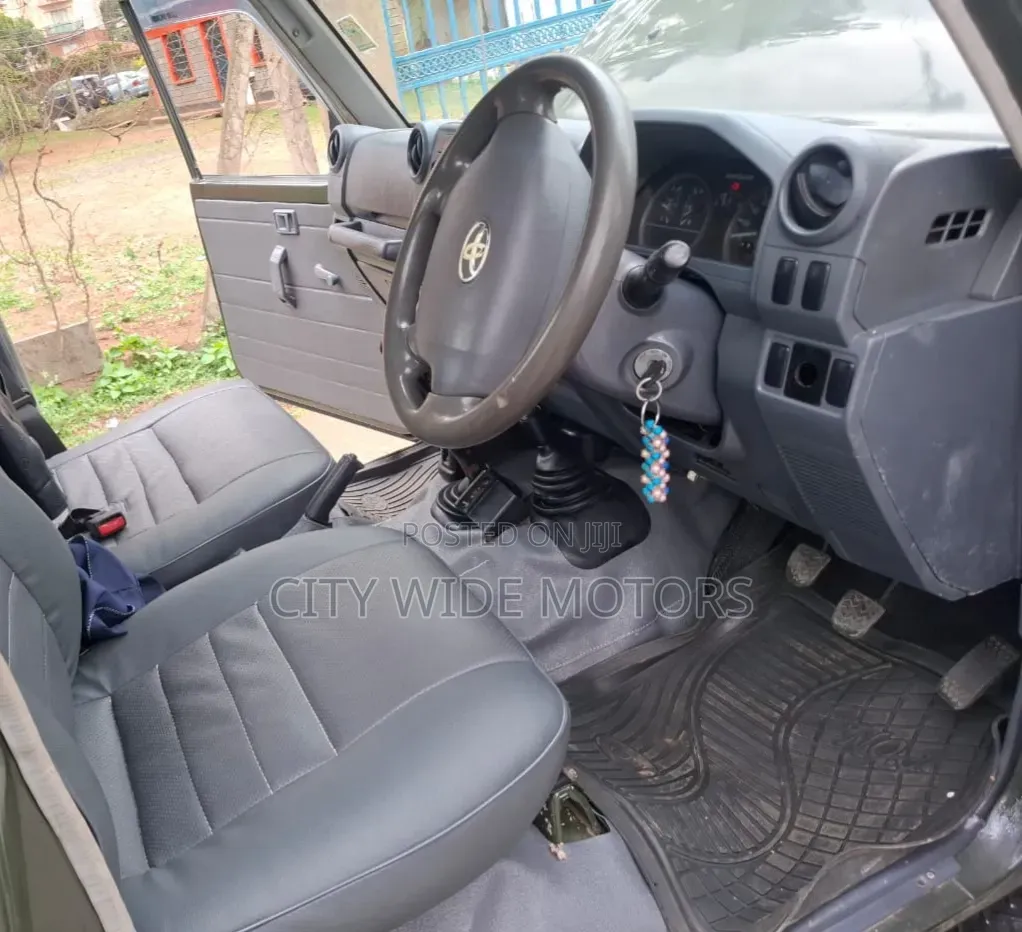 Toyota Land Cruiser 79 Series 2014 Green