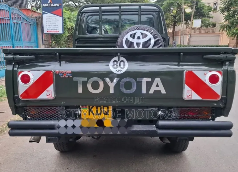 Toyota Land Cruiser 79 Series 2014 Green