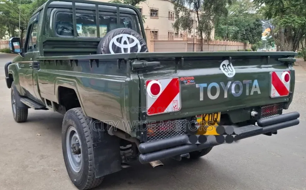 Toyota Land Cruiser 79 Series 2014 Green