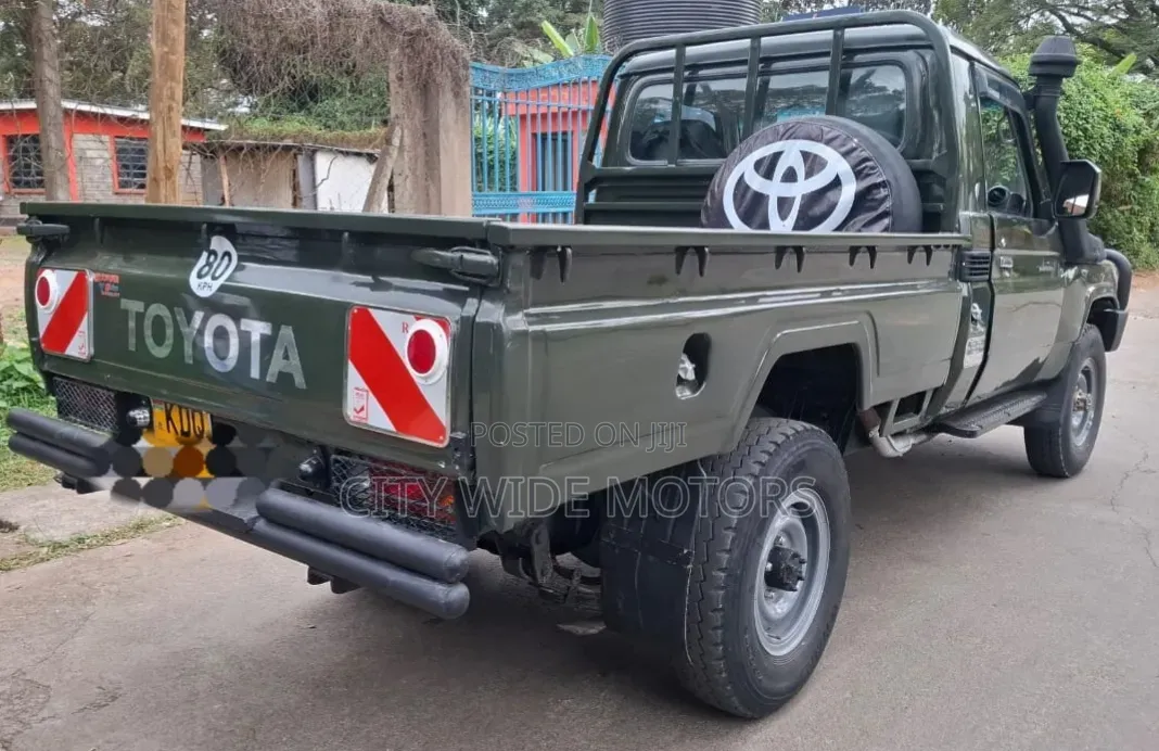 Toyota Land Cruiser 79 Series 2014 Green
