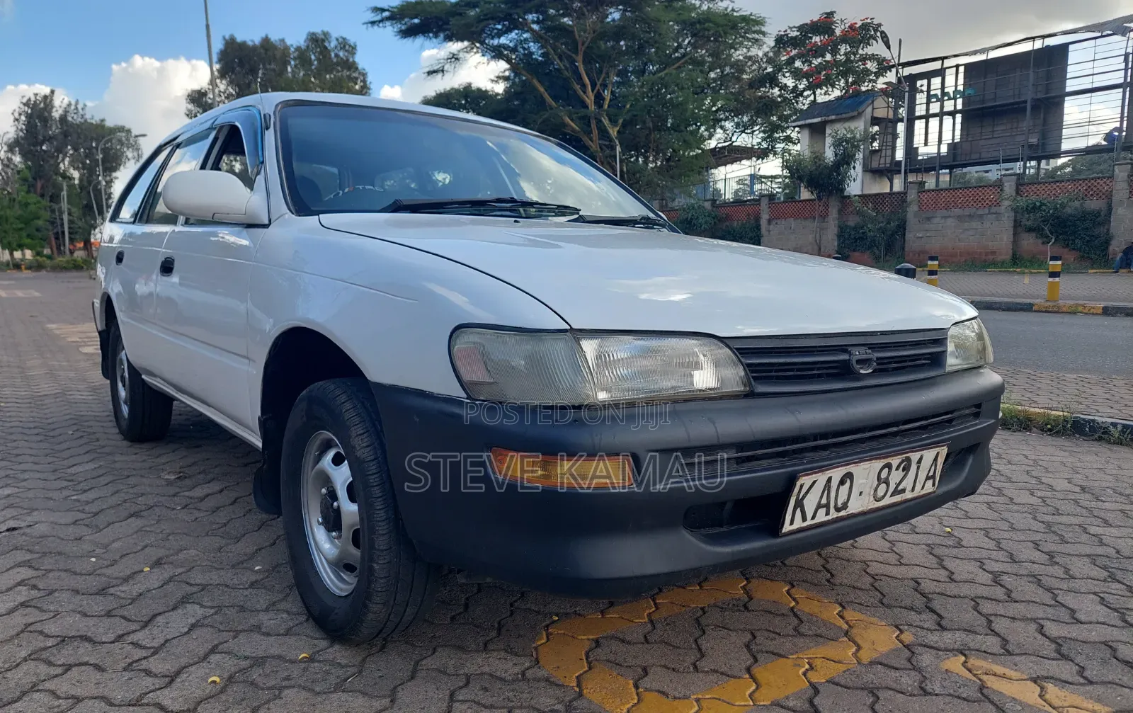 Toyota Corolla 1996 White