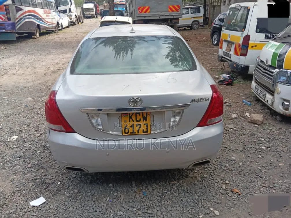 Toyota Crown 2012 Silver