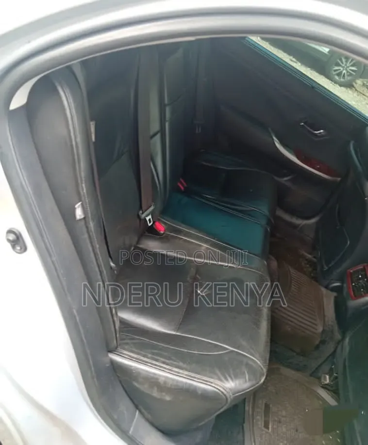 Toyota Crown 2012 Silver