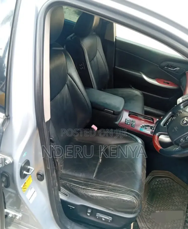 Toyota Crown 2012 Silver