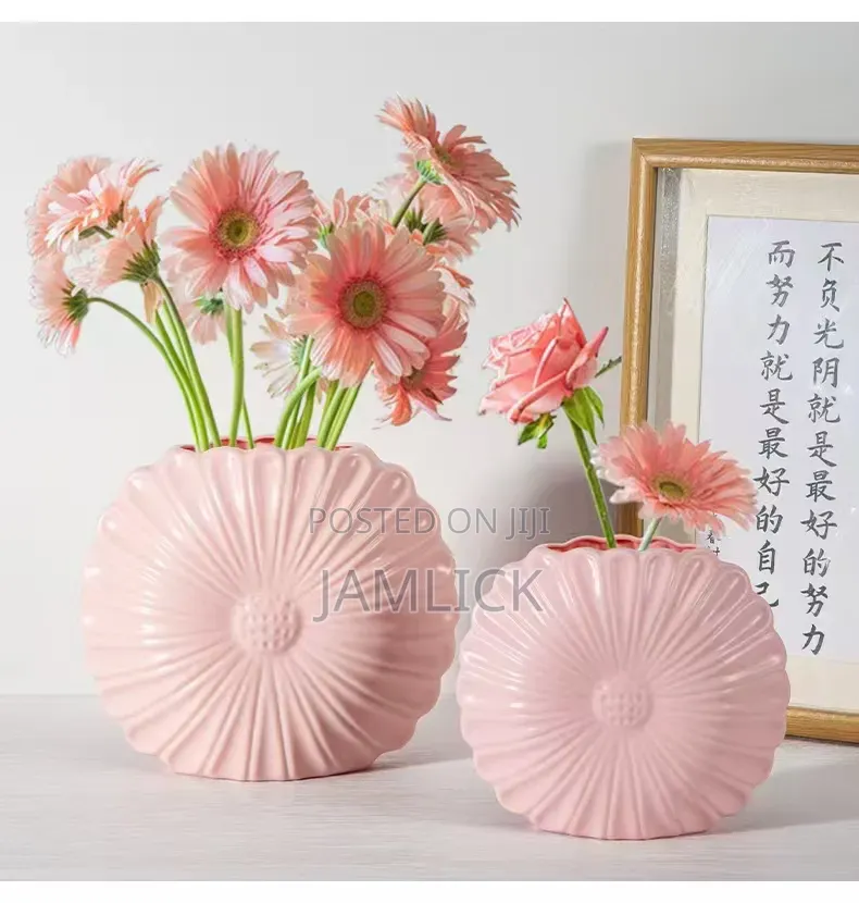 Set of 2 Decorative Plastic Vases - Cd