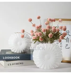 Set of 2 Decorative Plastic Vases - Cd