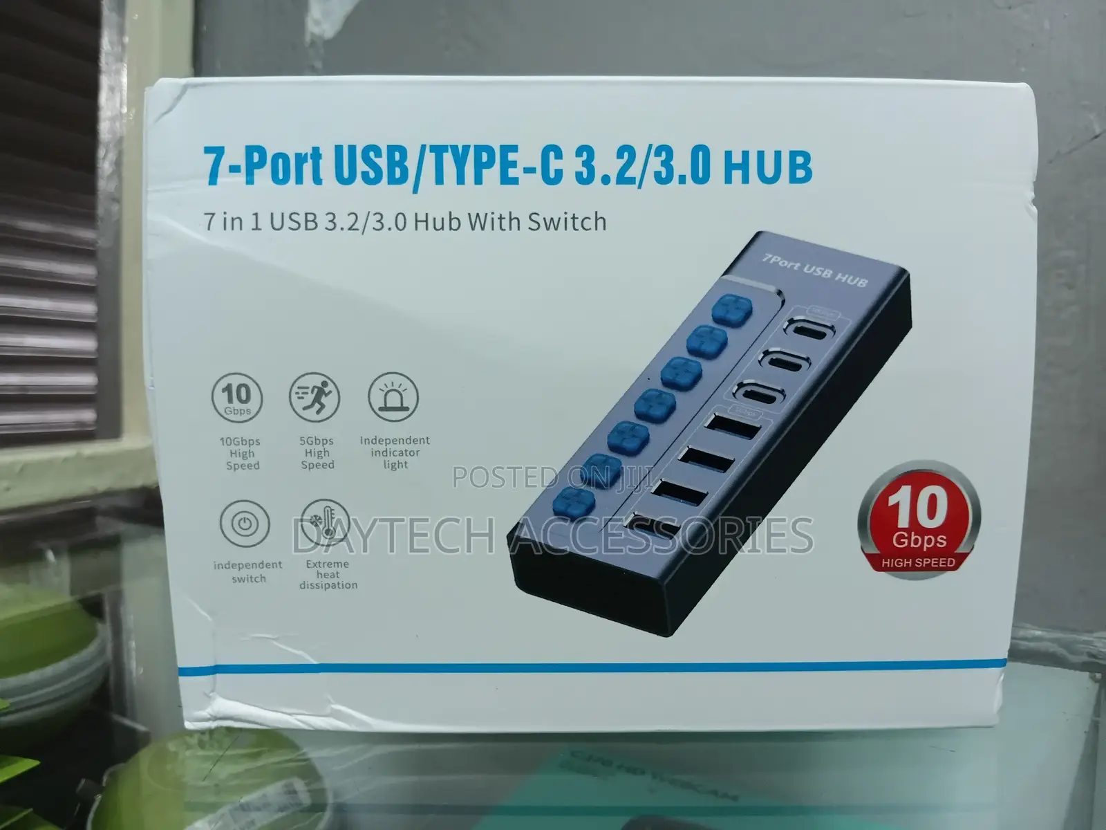 7-Port Usb 3.0 or Usb-C Hub Designed for Computers and Laptops.