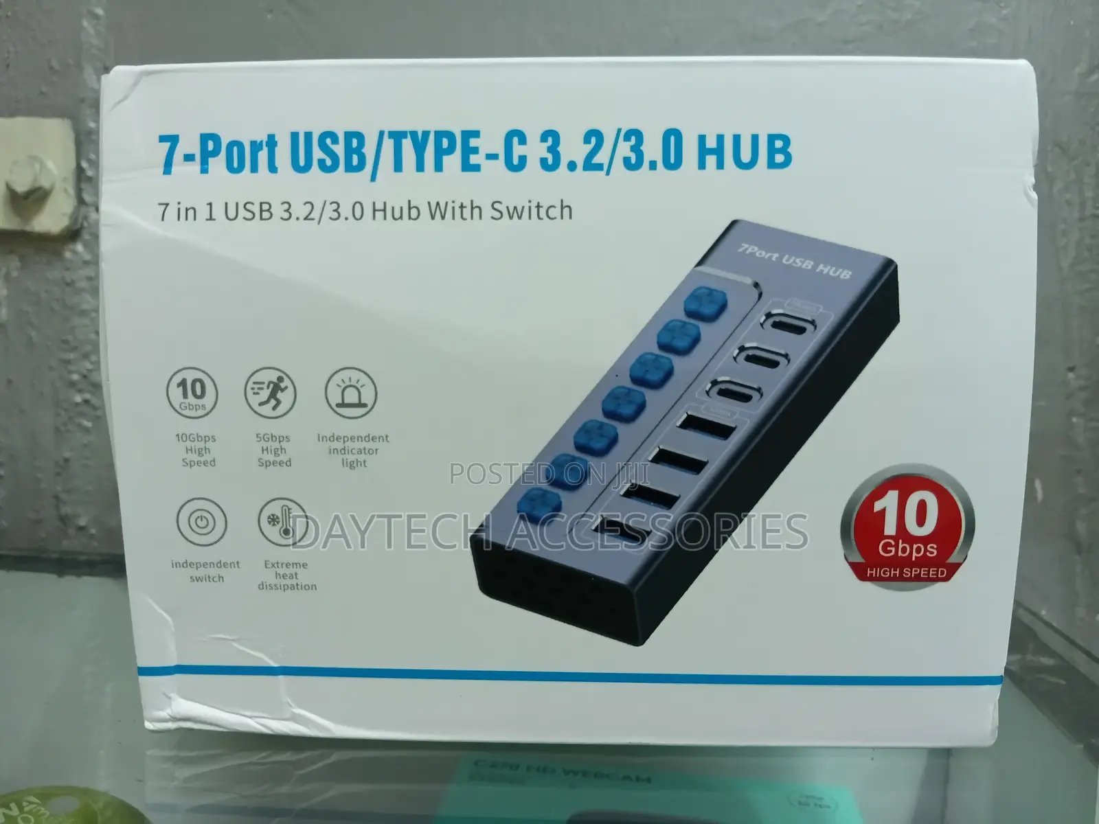 7-Port Usb 3.0 Hub With Individual Blue on/Off Switches for Each Port.