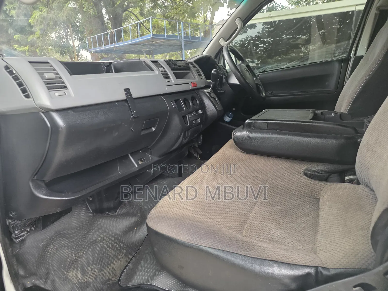 Toyota HiAce 2013 White