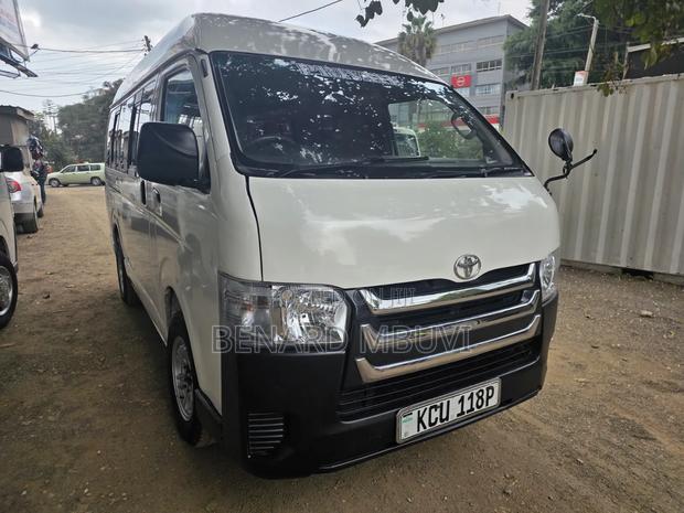 Toyota HiAce 2013 White