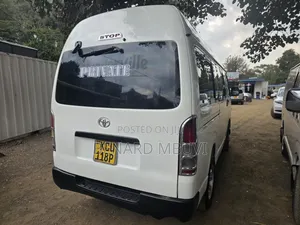 Toyota HiAce 2013 White