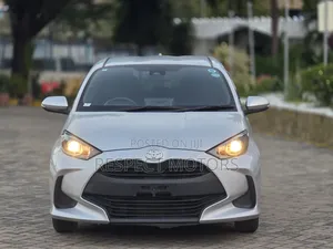 Toyota Yaris 2020 Silver