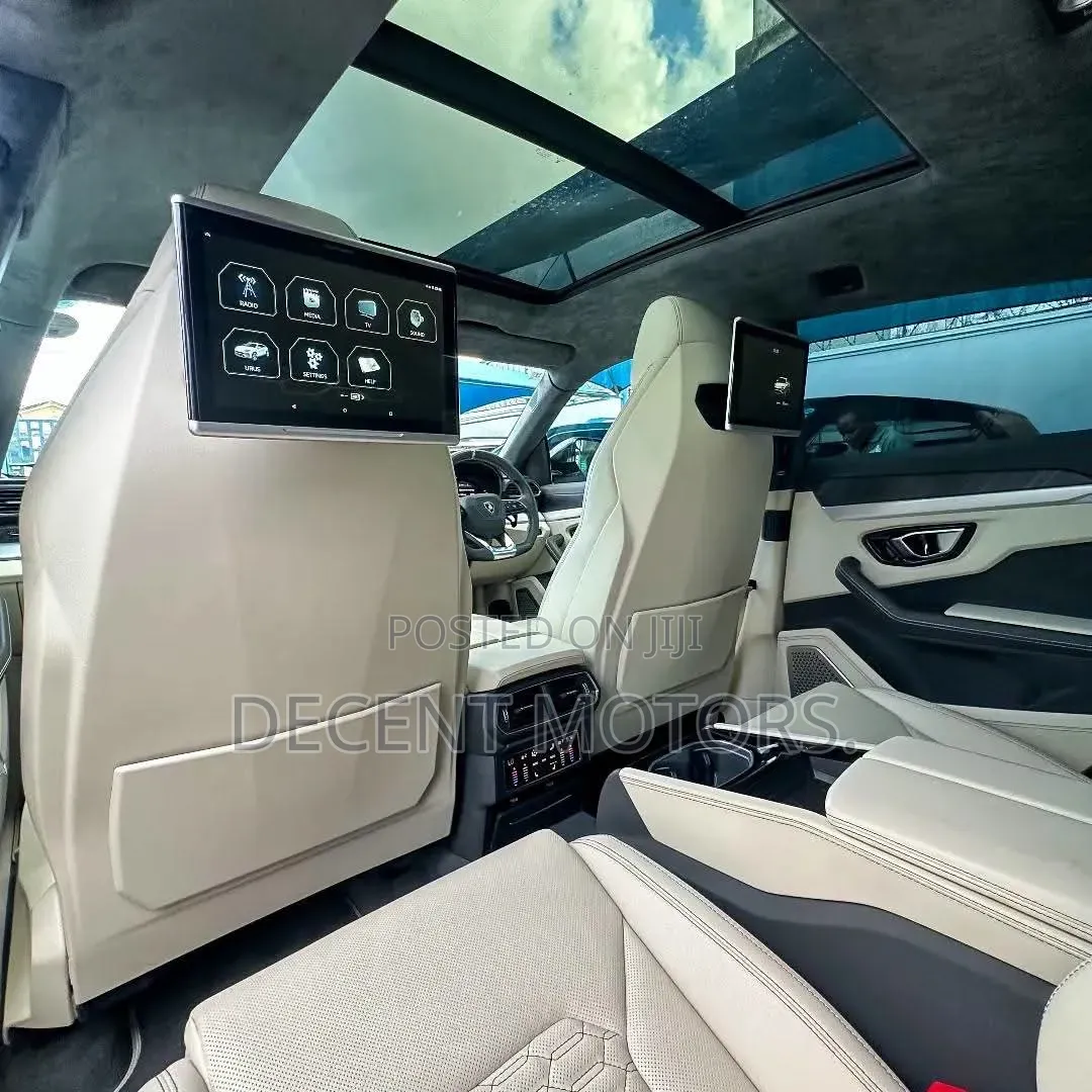 Lamborghini Urus 2024 White
