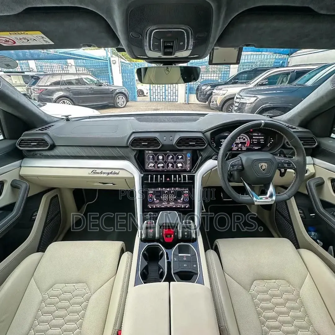 Lamborghini Urus 2024 White