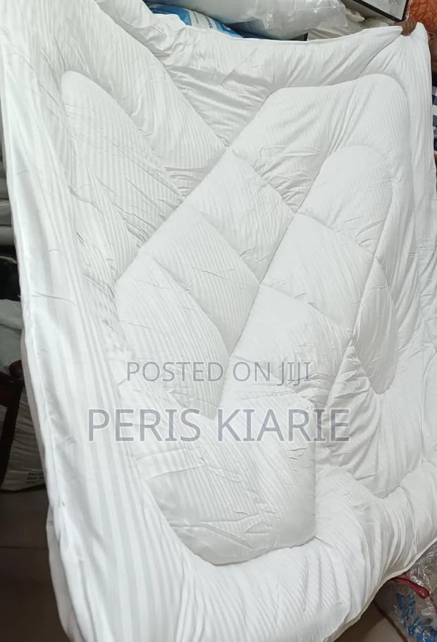 6*7 White Cotton Binded Duvet Set