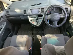 Toyota Wish 2004 Silver
