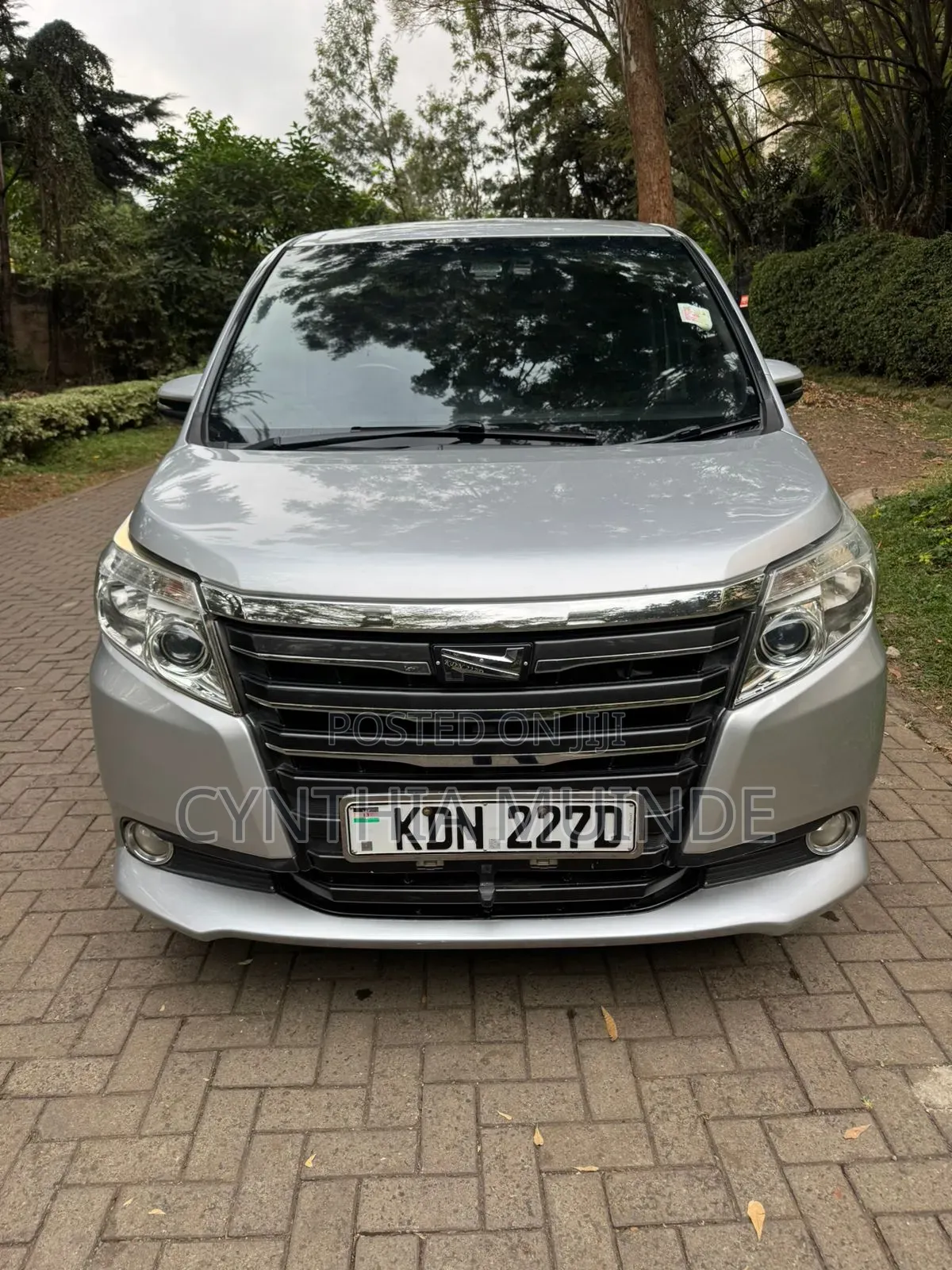 Toyota Noah 2017 Silver