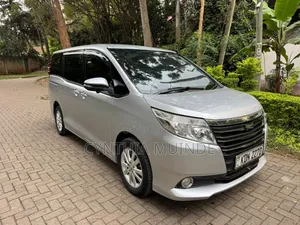 Toyota Noah 2017 Silver