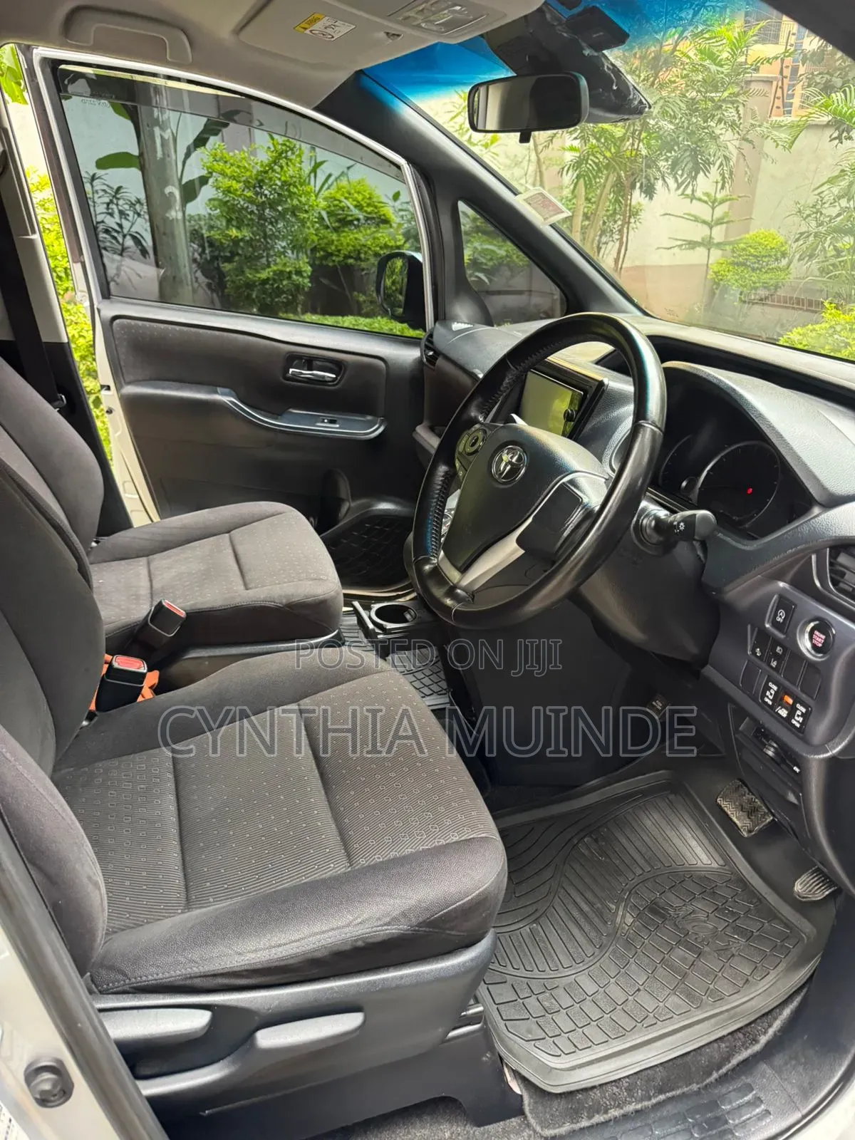 Toyota Noah 2017 Silver