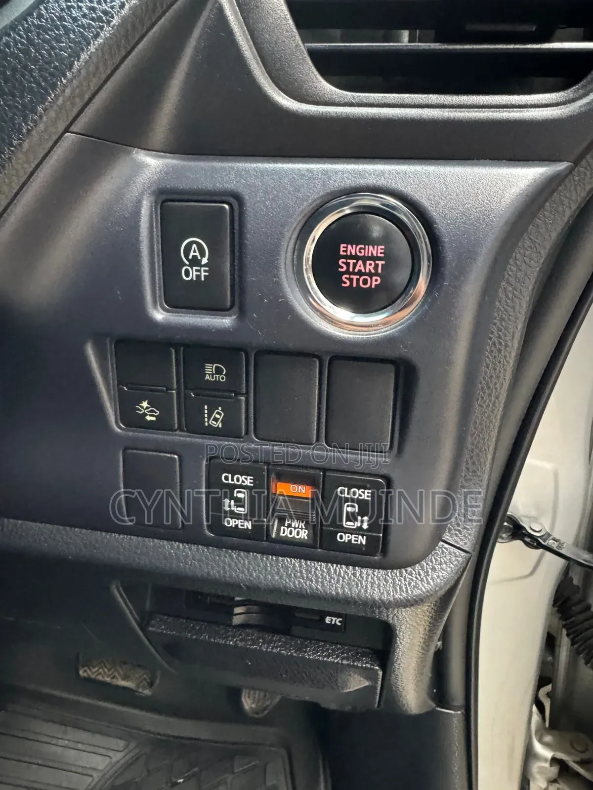 Toyota Noah 2017 Silver