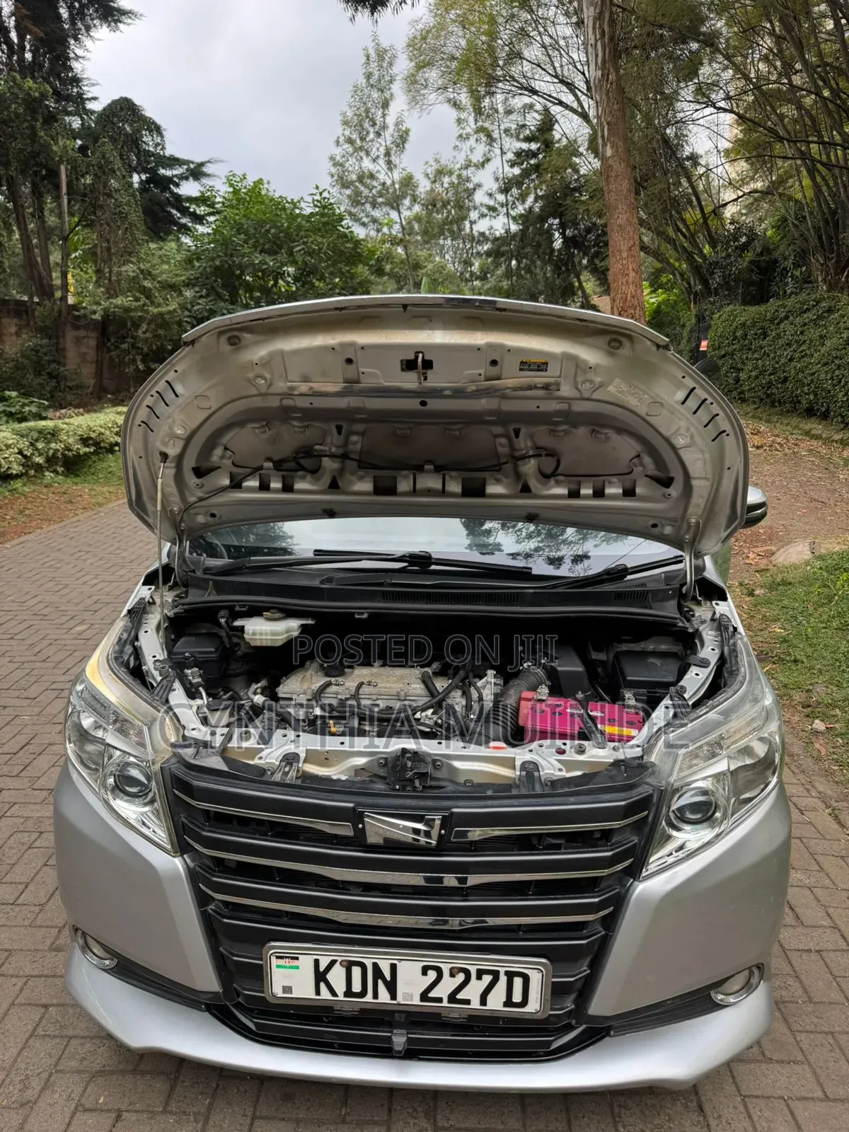 Toyota Noah 2017 Silver