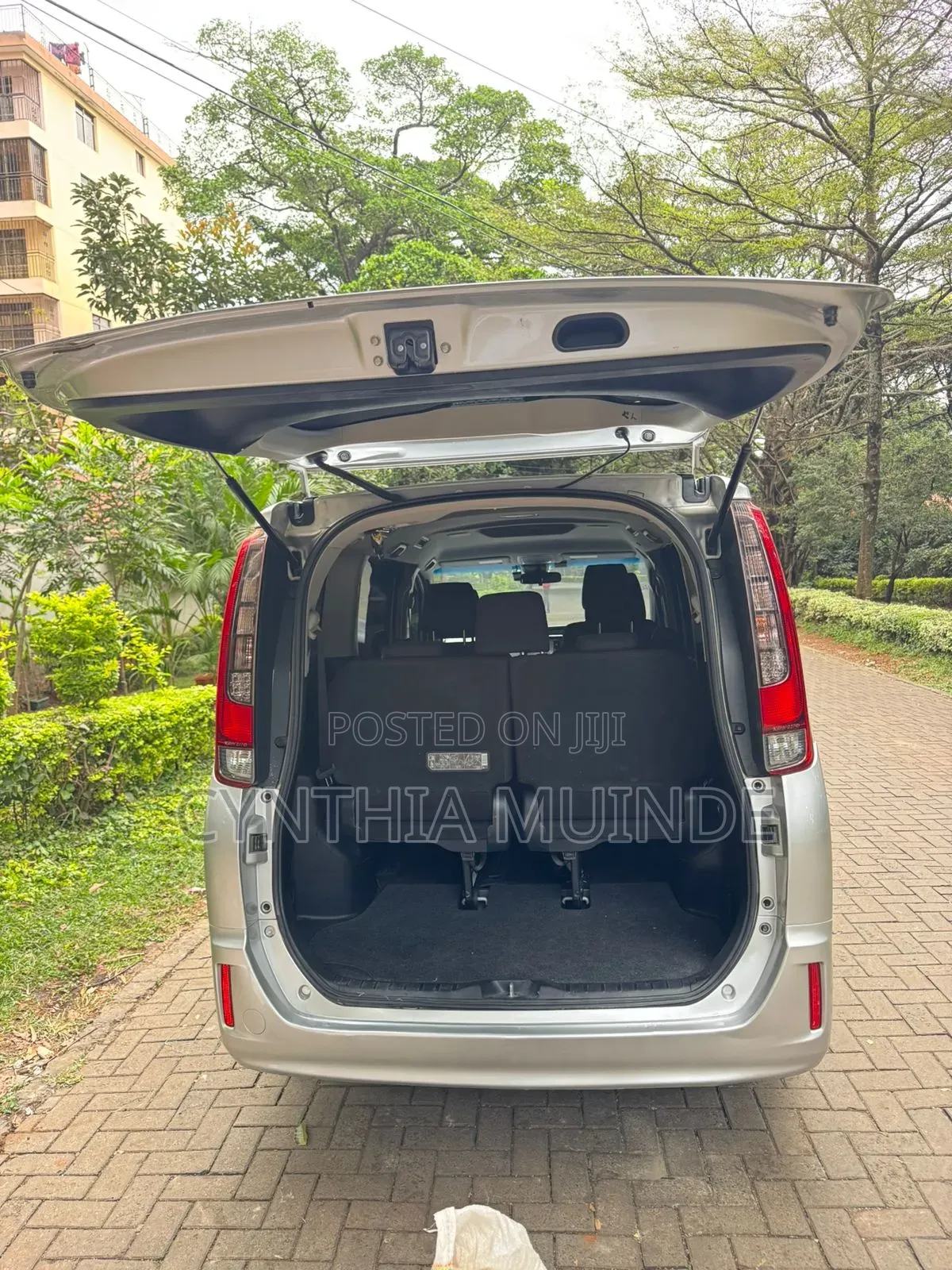 Toyota Noah 2017 Silver