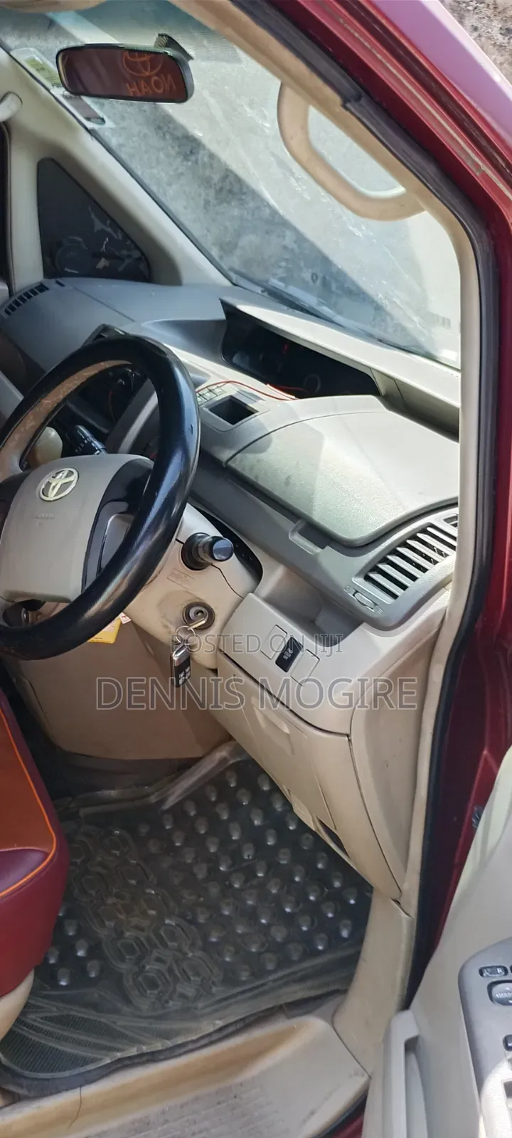 Toyota Noah 2009 Maroon