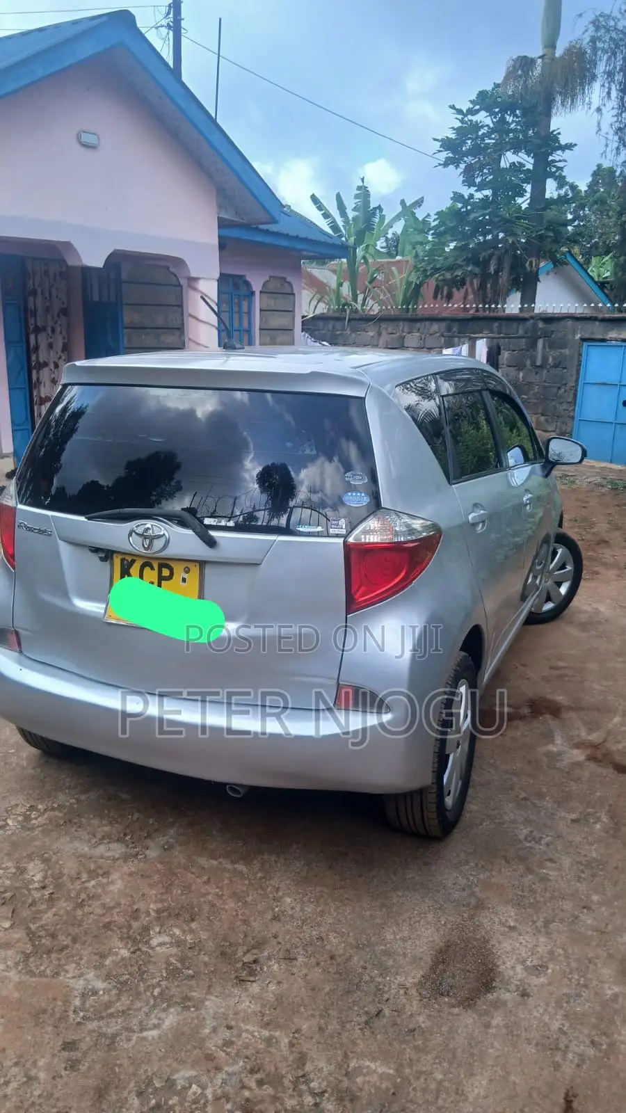 Toyota Ractis 2010 Silver