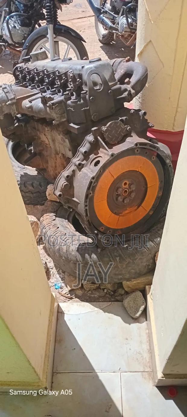 Mitsubishi 215 Engine - thumbnail 2