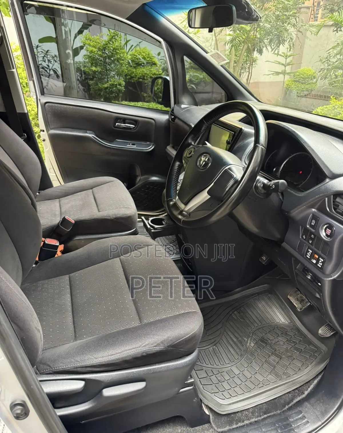 Toyota Noah 2016 Silver