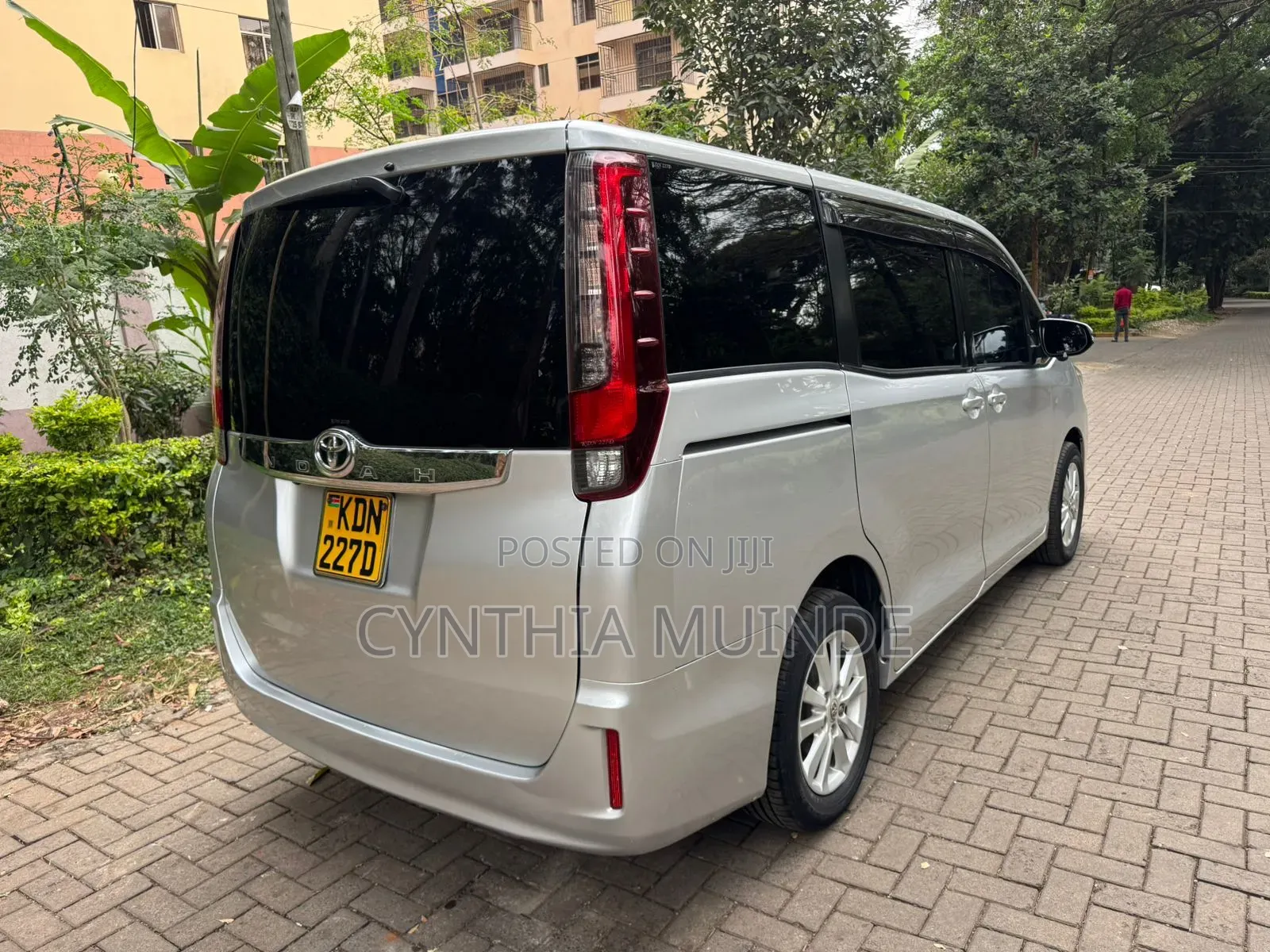 Toyota Noah 2017 Silver